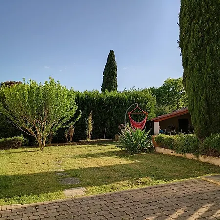 La Des Gardies Nyaraló *